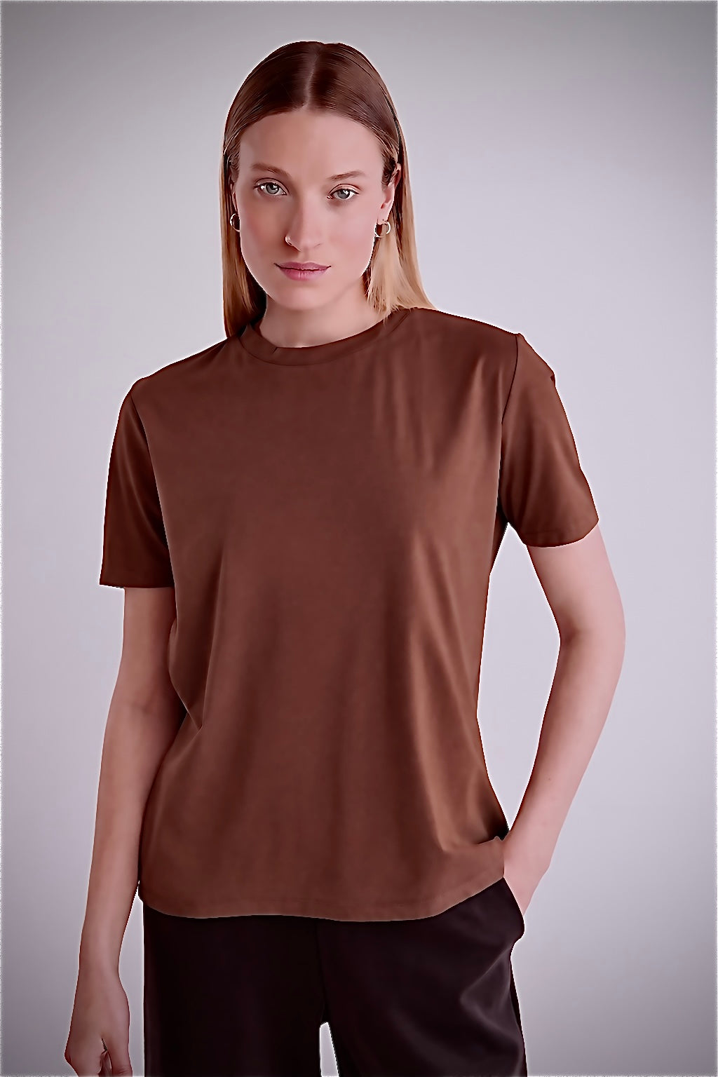 חולצה טי Round בחום