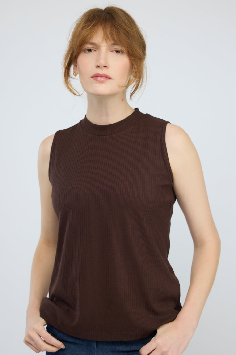 גופיה Water בחום כהה