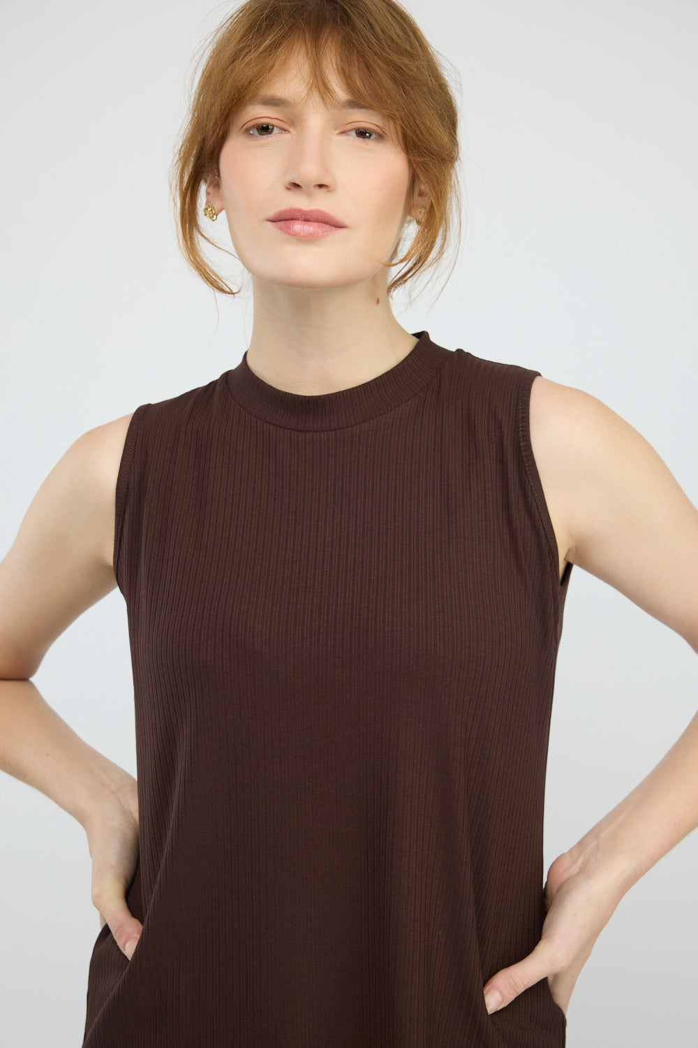 גופיה Water בחום כהה