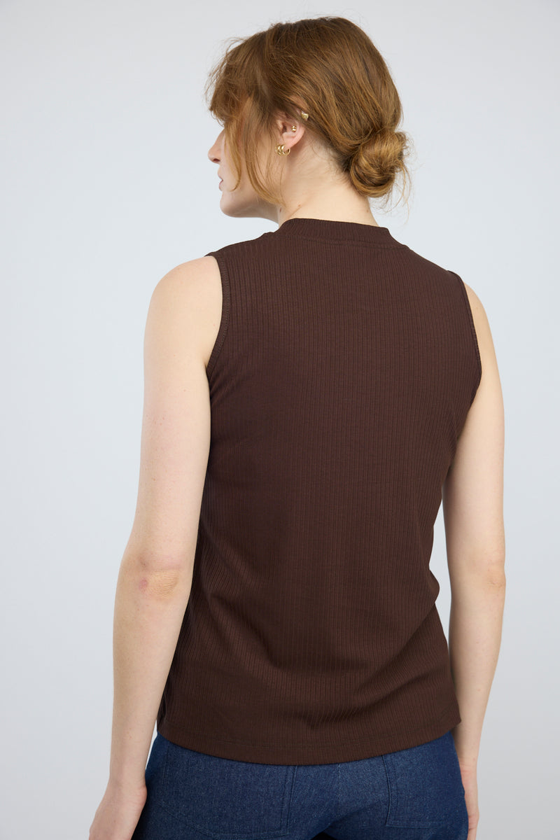 גופיה Water בחום כהה