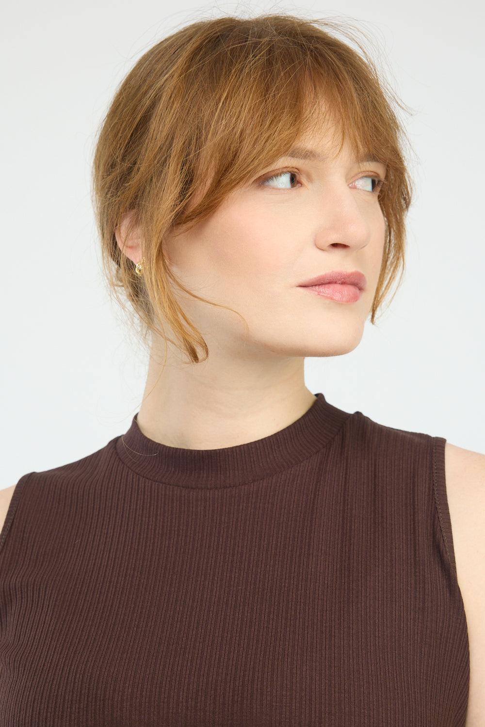 גופיה Water בחום כהה