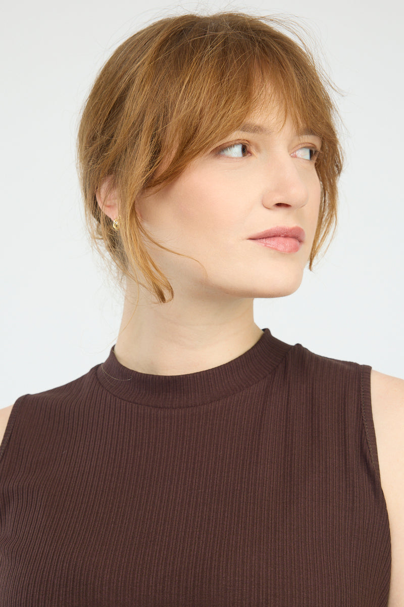 גופיה Water בחום כהה