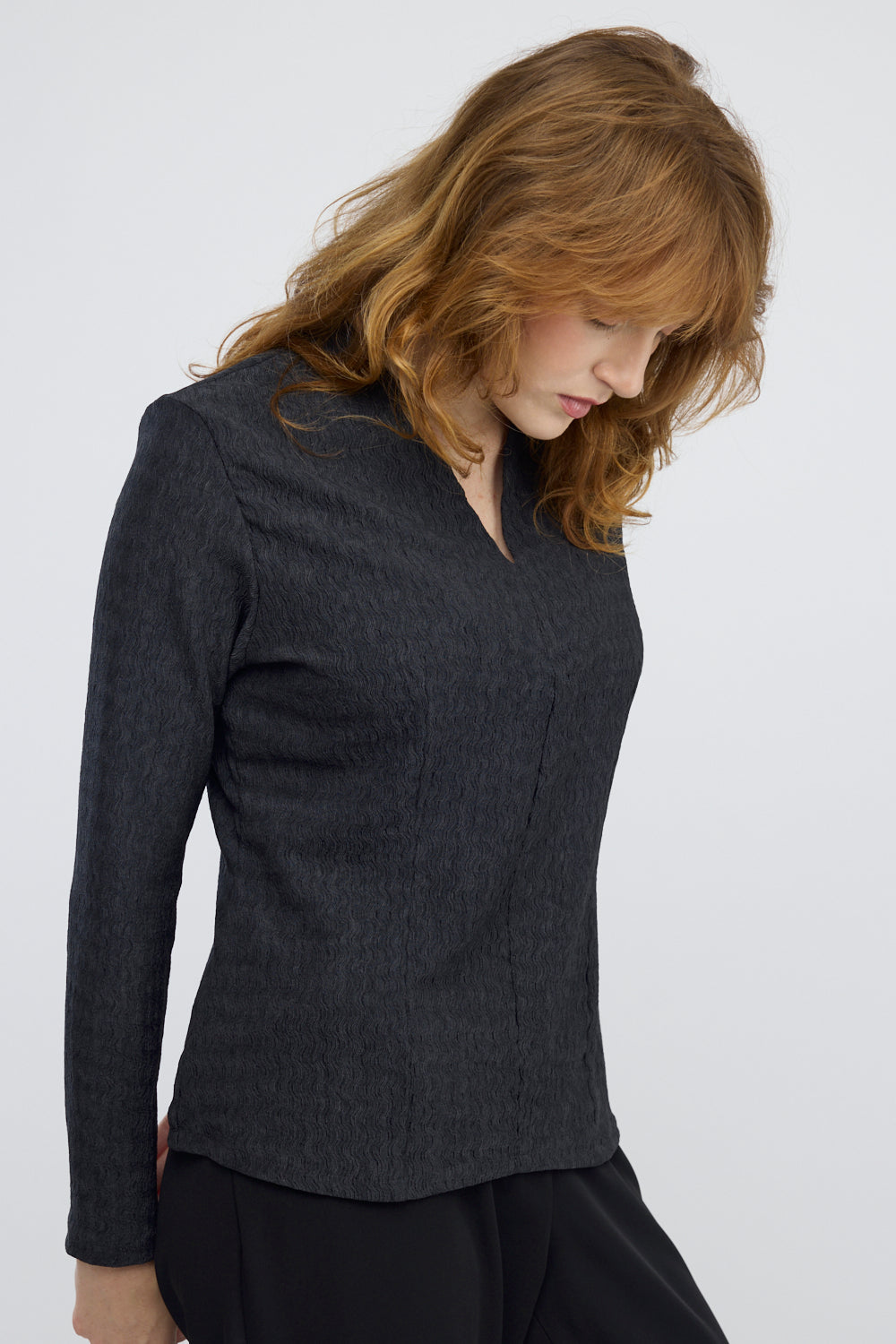 חולצה ג'אקרד Talia בשחור פחם