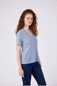 חולצה Atmosphere בתכלת