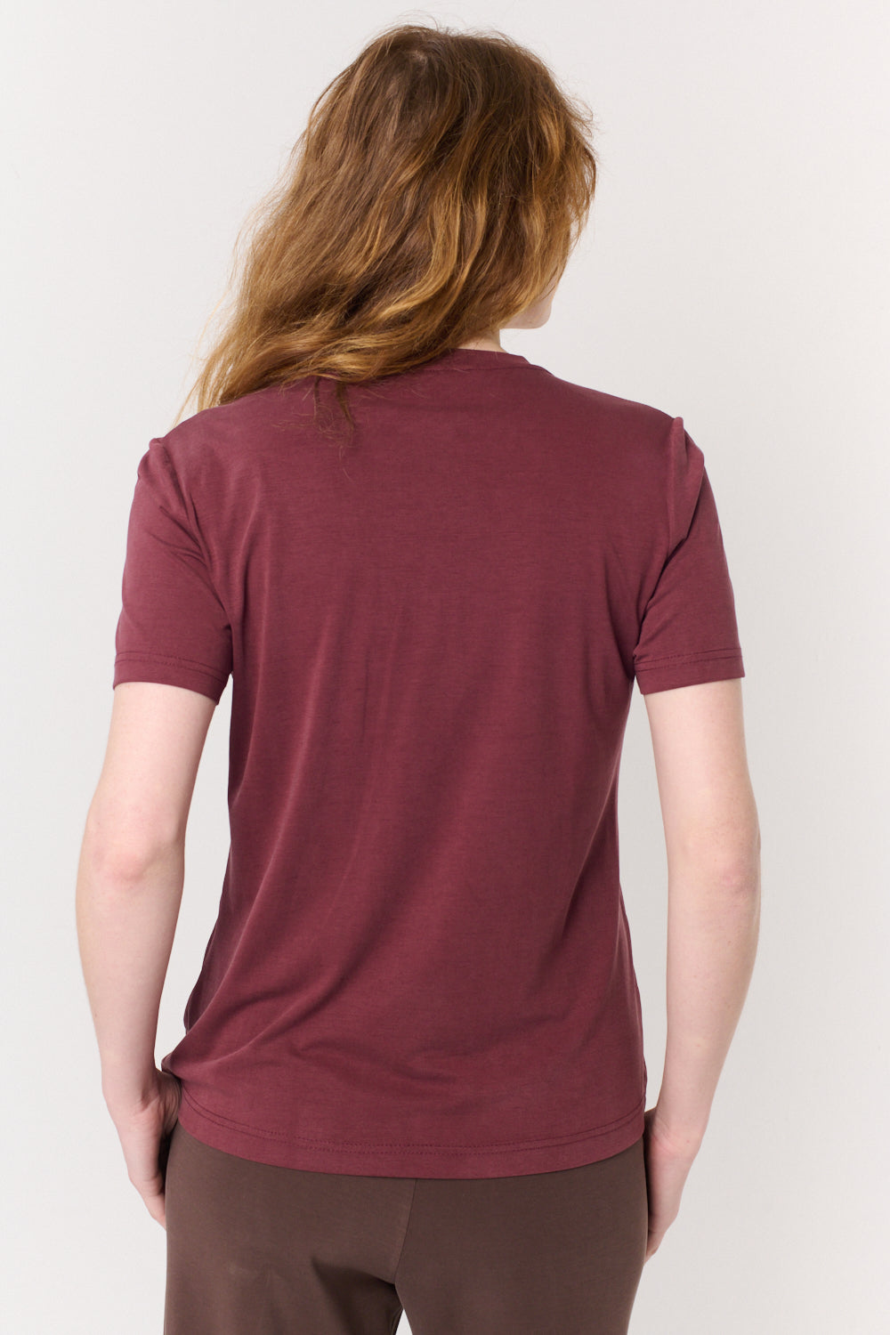 חולצה טי Vi בבורגונדי - Flo by Ella Braitman