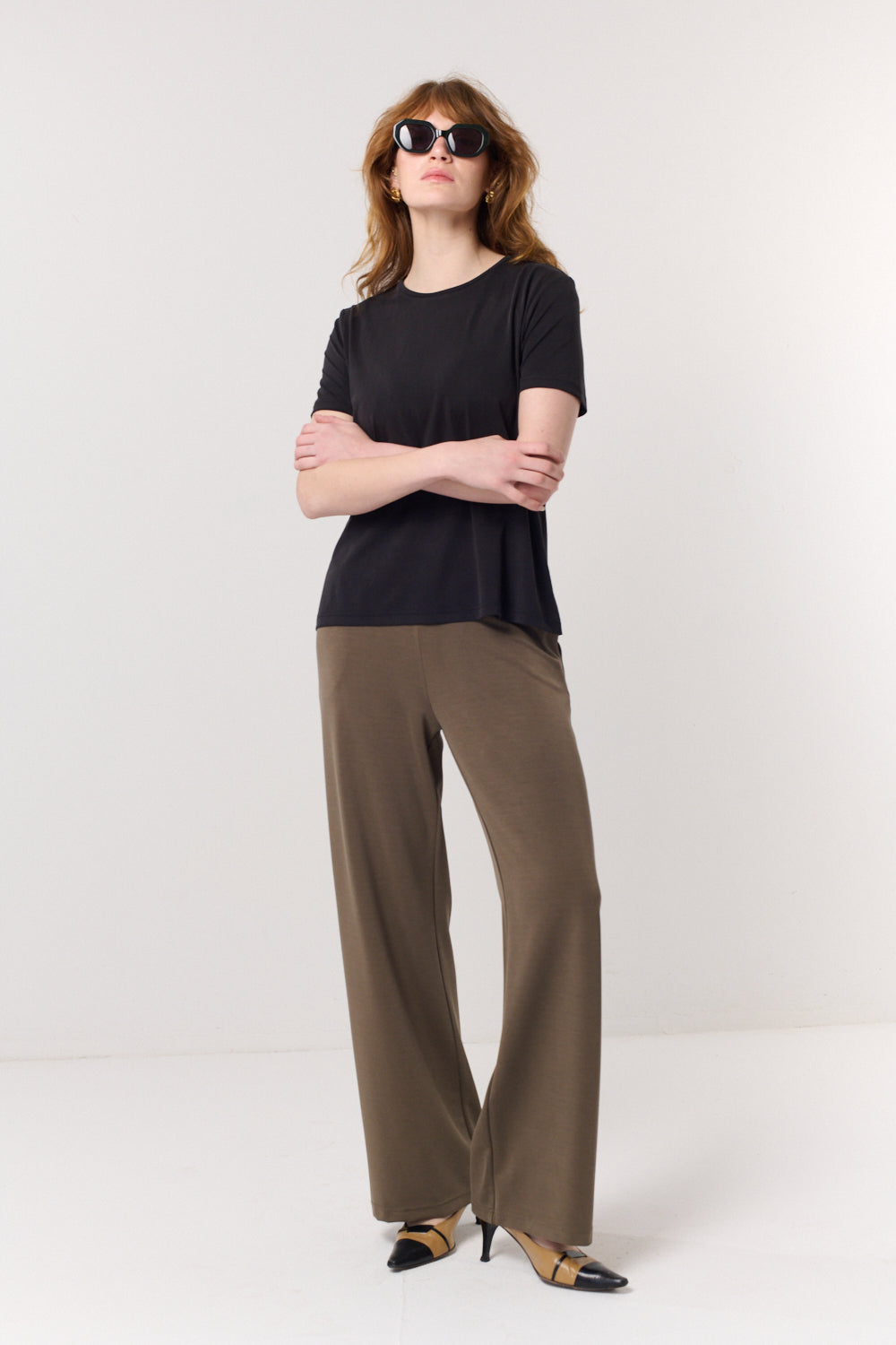 חולצה טי Round בשחור - Flo by Ella Braitman