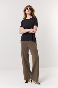 חולצה טי Round בשחור - Flo by Ella Braitman