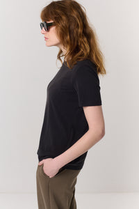 חולצה טי Round בשחור - Flo by Ella Braitman