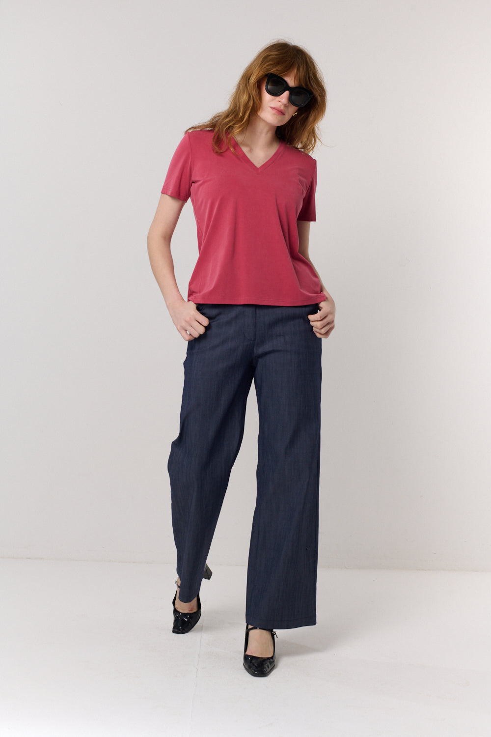 חולצה טי Vi באדום רך - Flo by Ella Braitman