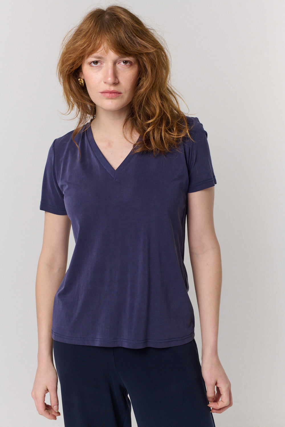 חולצה טי Vi בכחול - Flo by Ella Braitman