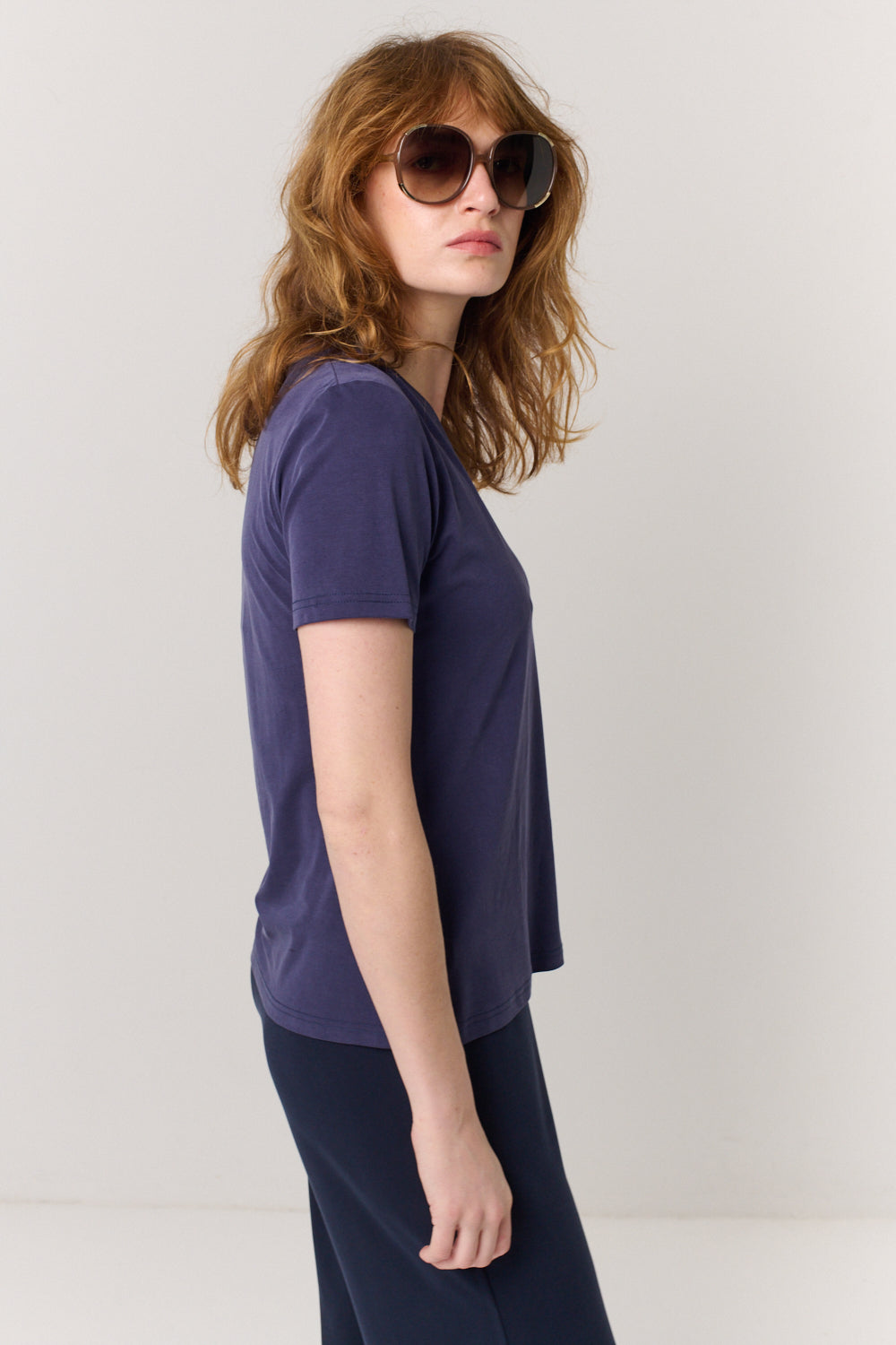 חולצה טי Vi בכחול - Flo by Ella Braitman