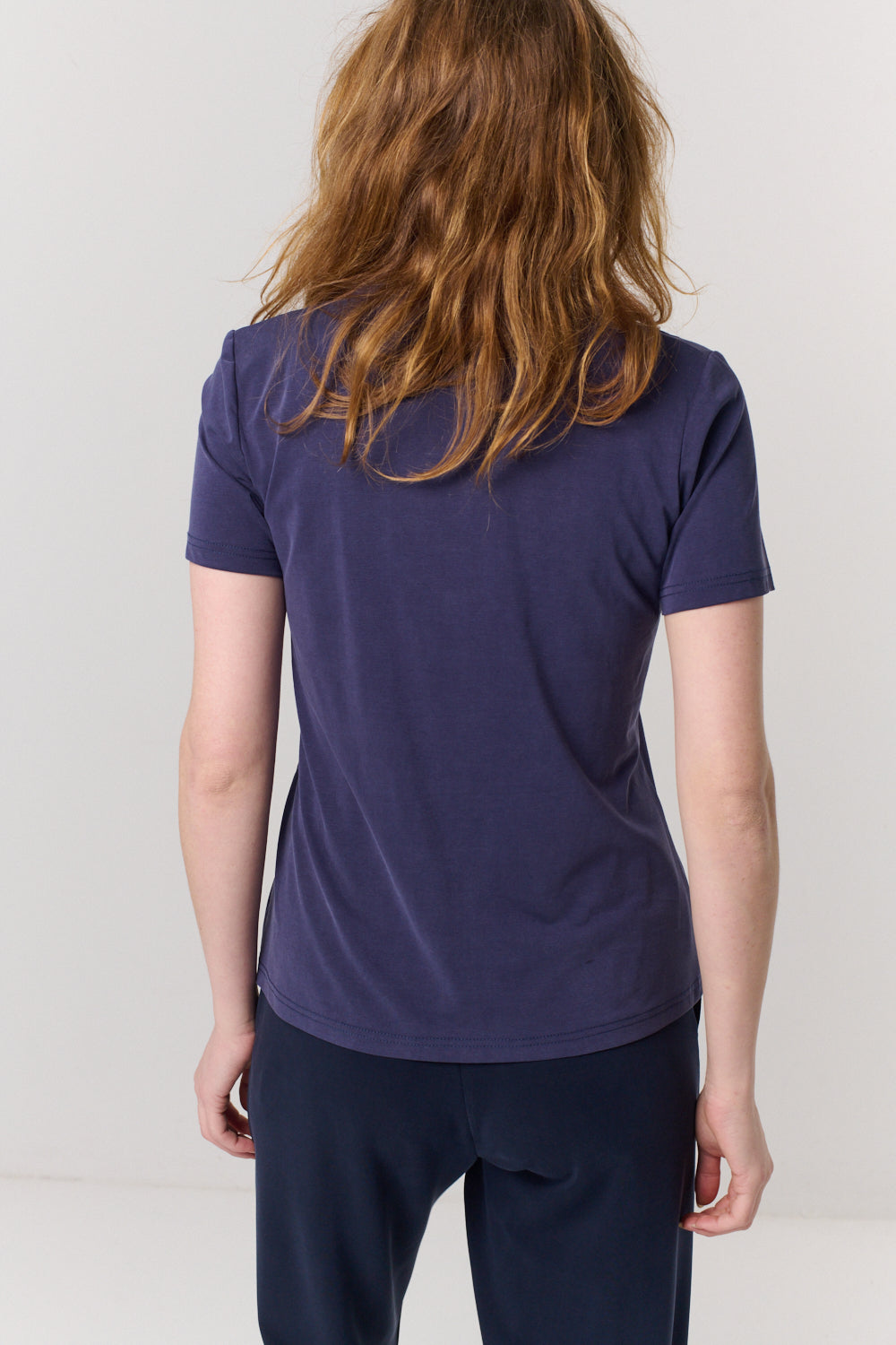 חולצה טי Vi בכחול - Flo by Ella Braitman