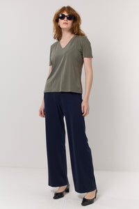 חולצה טי Vi בירוק זית - Flo by Ella Braitman