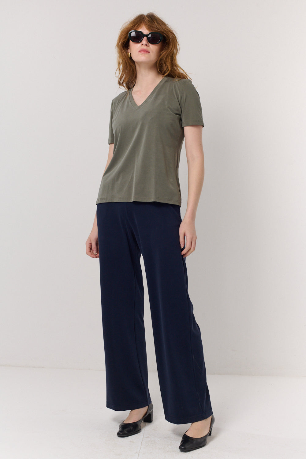 חולצה טי Vi בירוק זית - Flo by Ella Braitman