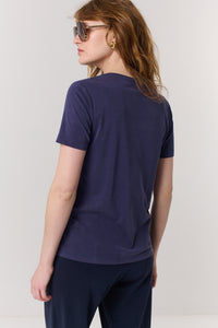 חולצה טי Round בכחול - Flo by Ella Braitman