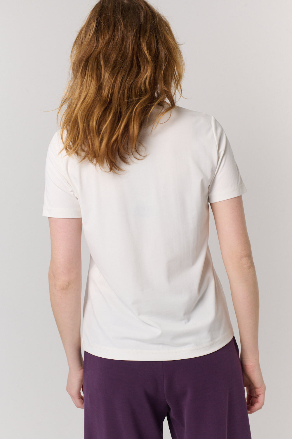 חולצה טי Round בלבן - Flo by Ella Braitman