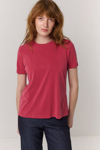 חולצה טי Round באדום מעושן - Flo by Ella Braitman