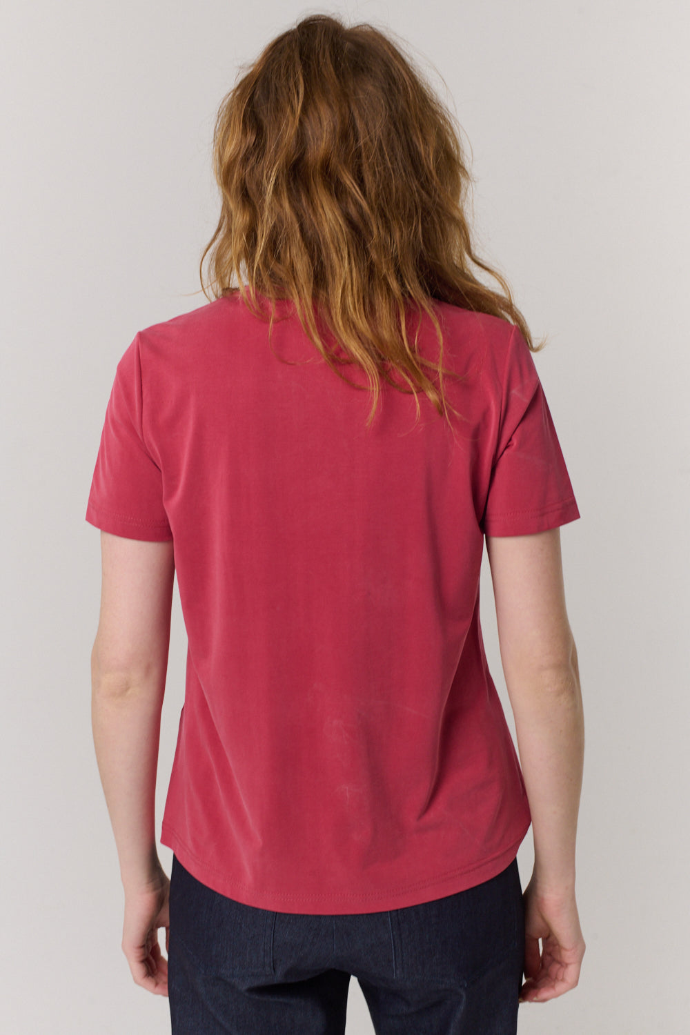 חולצה טי Round באדום מעושן - Flo by Ella Braitman