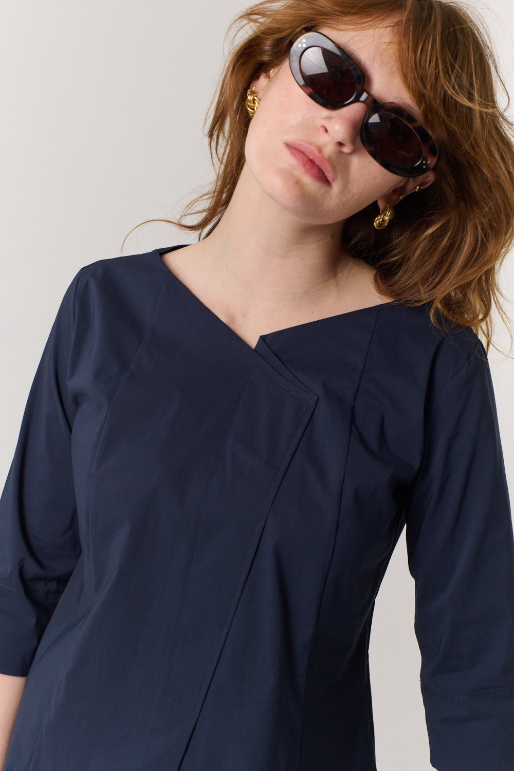 חולצה Linea בכחול כהה - Flo by Ella Braitman